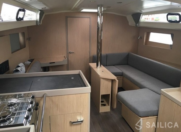 Oceanis 41.1 - Yacht Charter Sailica