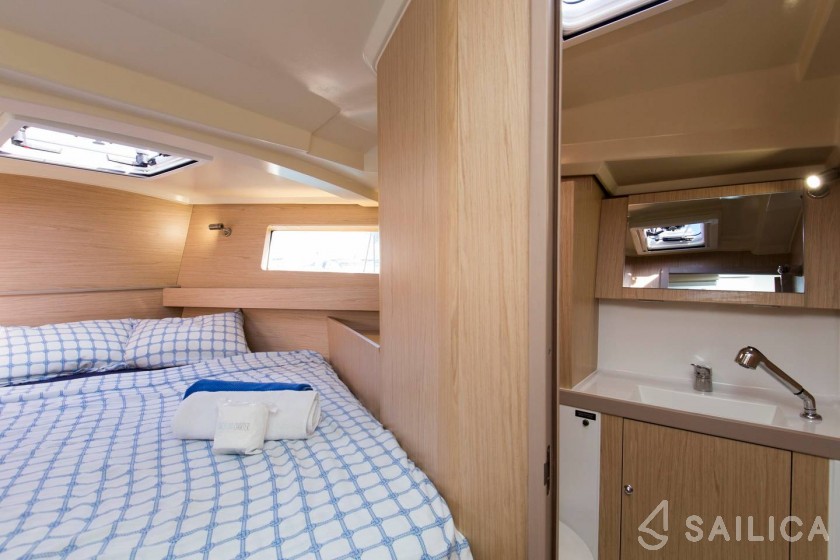 Oceanis 41.1 - Yacht Charter Sailica