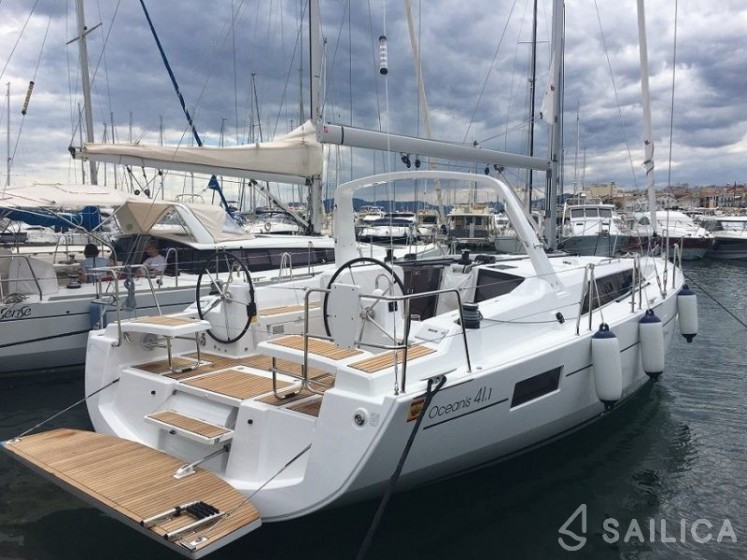 Oceanis 41.1 - Yacht Charter Sailica