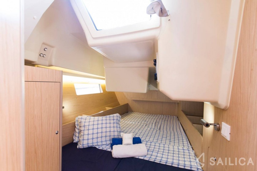 Oceanis 41.1 - Yacht Charter Sailica