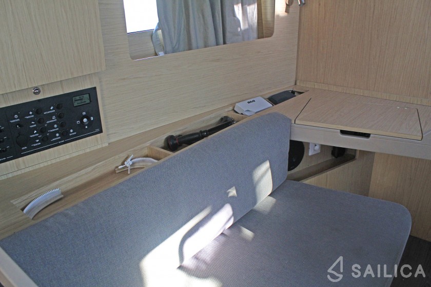 Oceanis 41.1 - Yacht Charter Sailica