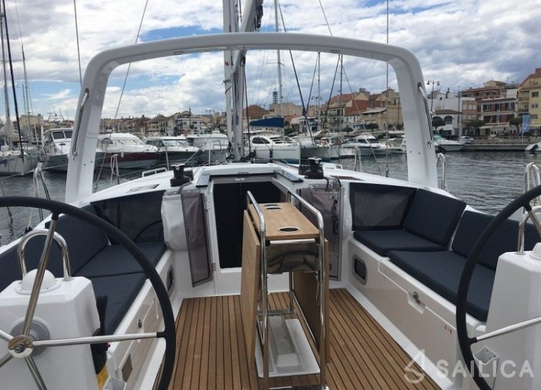 Oceanis 41.1 - Yacht Charter Sailica