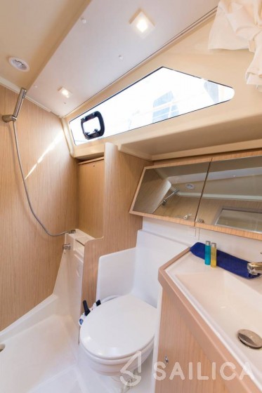 Oceanis 41.1 - Yacht Charter Sailica