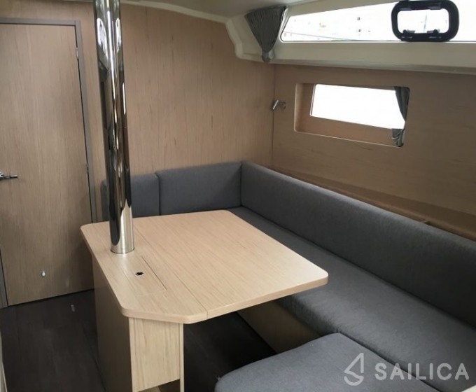 Oceanis 41.1 - Yacht Charter Sailica