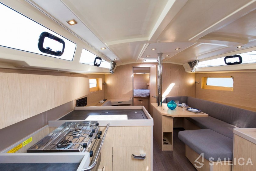 Oceanis 41.1 - Yacht Charter Sailica