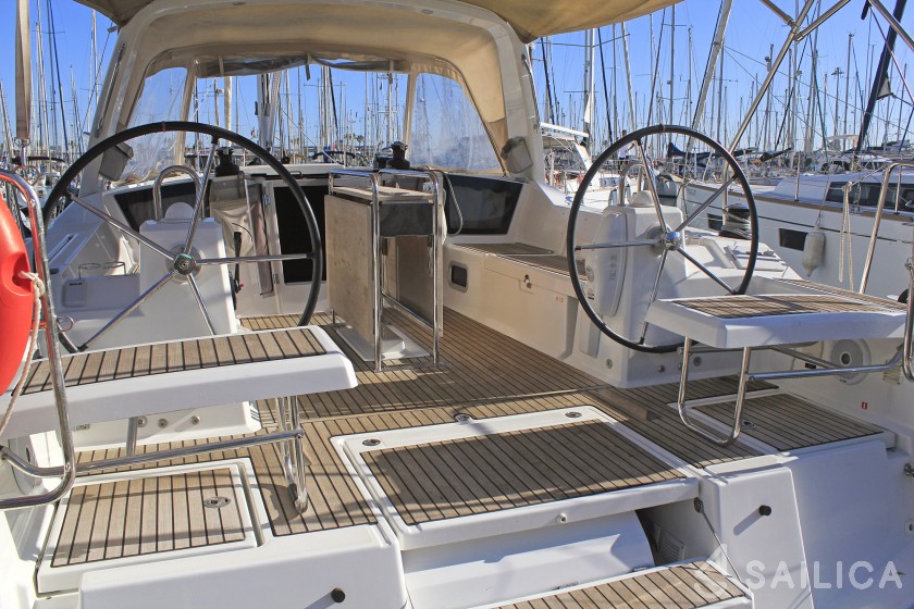Oceanis 41.1 - Yacht Charter Sailica