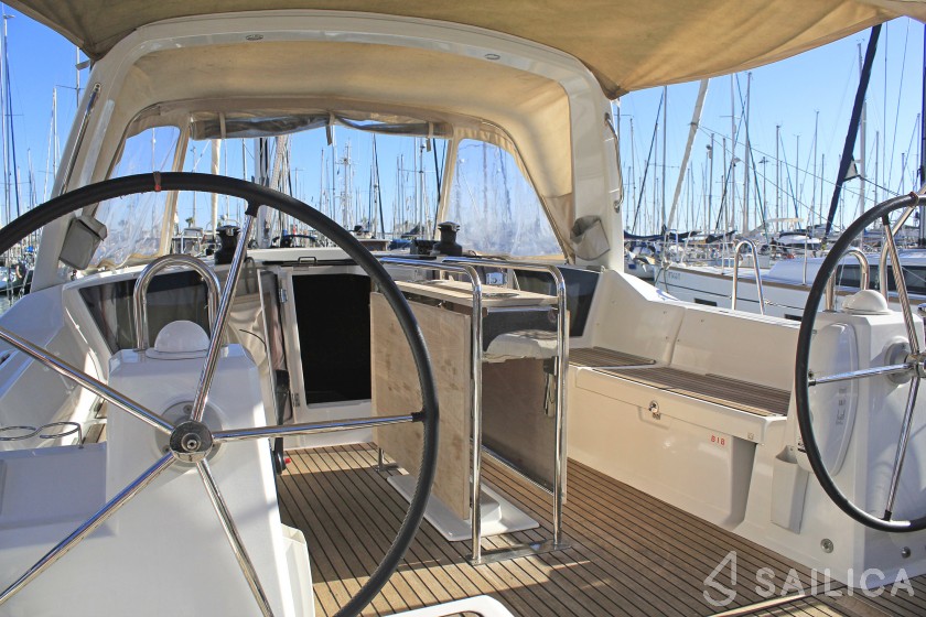 Oceanis 41.1 - Yacht Charter Sailica