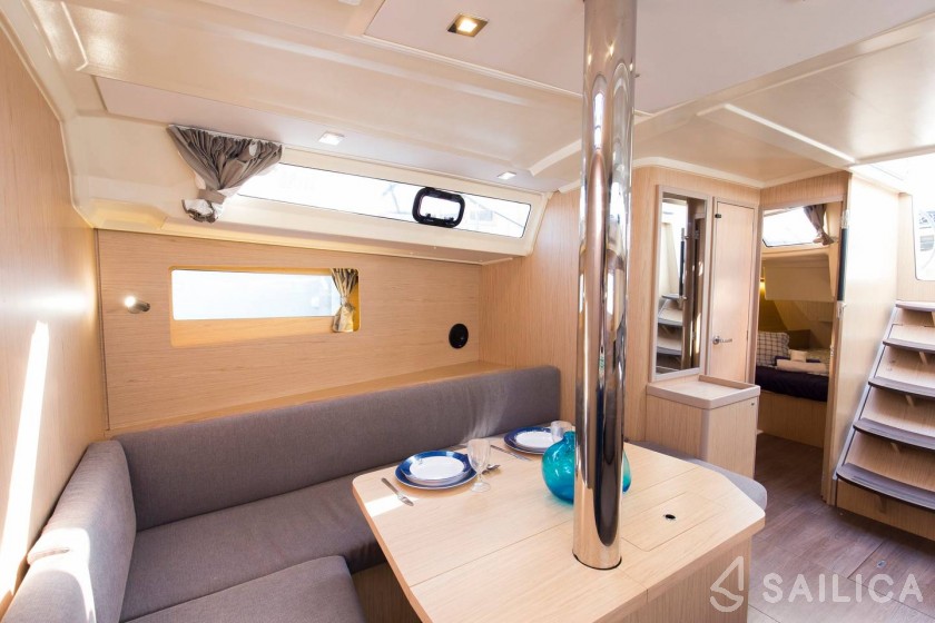 Oceanis 41.1 - Yacht Charter Sailica