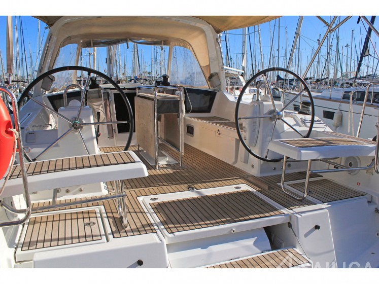 Oceanis 41.1 - Yacht Charter Sailica