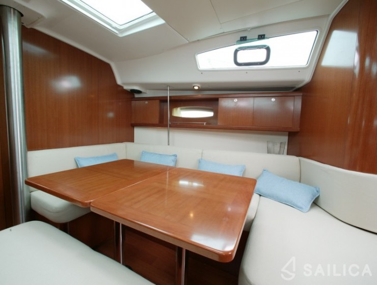 Oceanis 41.1 - Yacht Charter Sailica