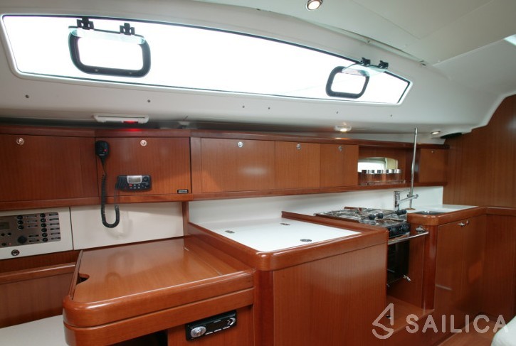 Oceanis 41.1 - Yacht Charter Sailica