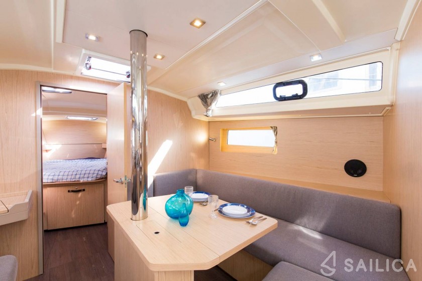 Oceanis 41.1 - Yacht Charter Sailica