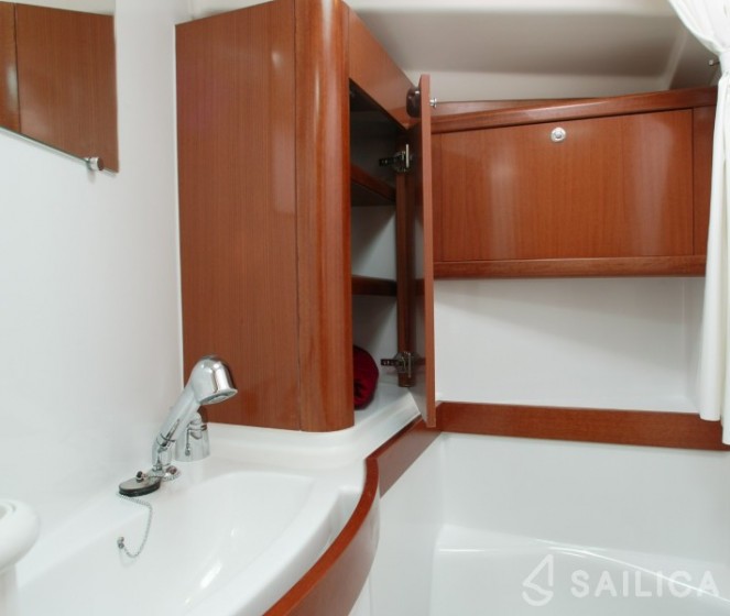 Oceanis 41.1 - Yacht Charter Sailica