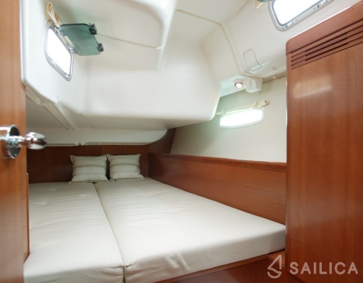 Oceanis 41.1 - Yacht Charter Sailica