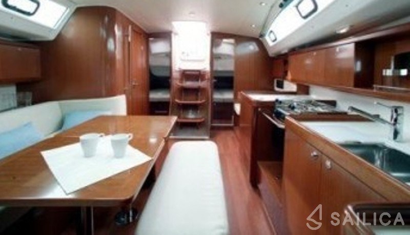 Oceanis 41.1 - Yacht Charter Sailica
