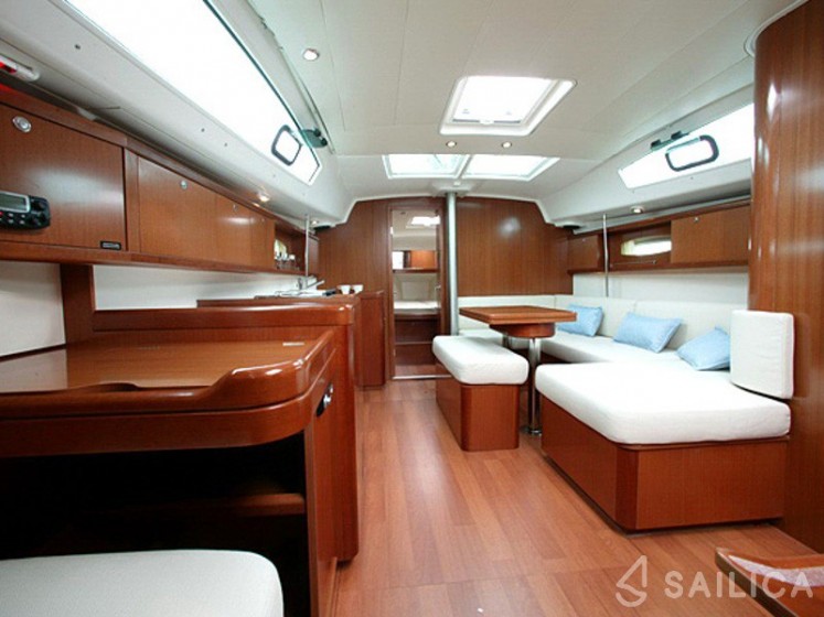 Oceanis 41.1 - Yacht Charter Sailica