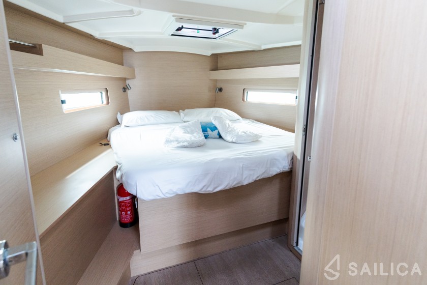 Oceanis 40.1 - Yacht Charter Sailica