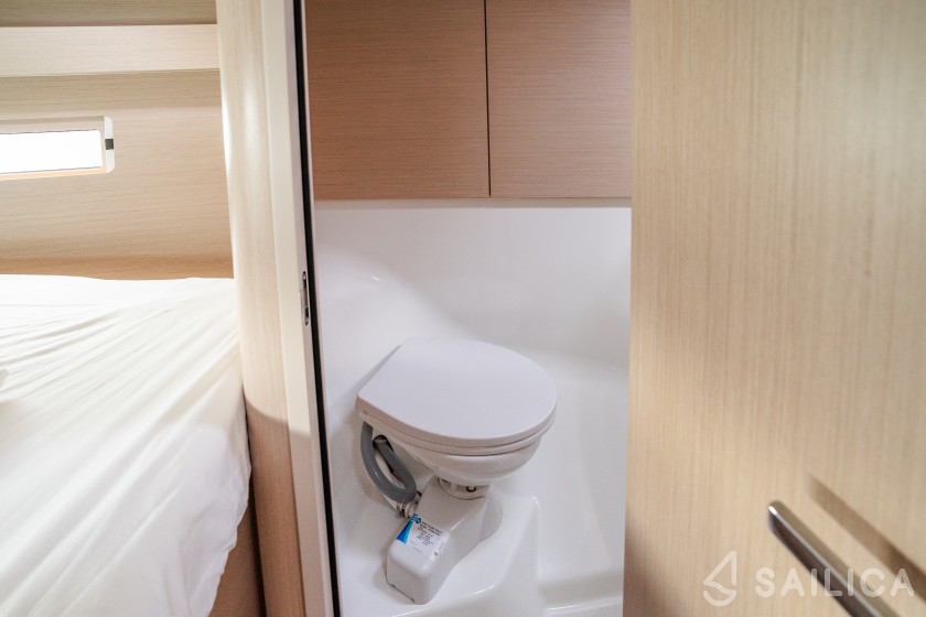 Oceanis 40.1 - Yacht Charter Sailica
