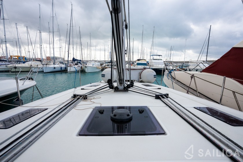 Oceanis 40.1 - Yacht Charter Sailica