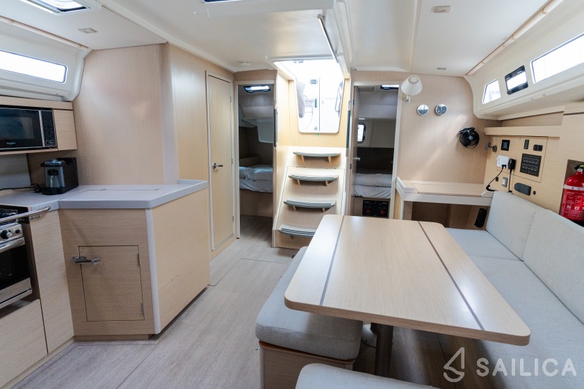 Oceanis 40.1 - Yacht Charter Sailica