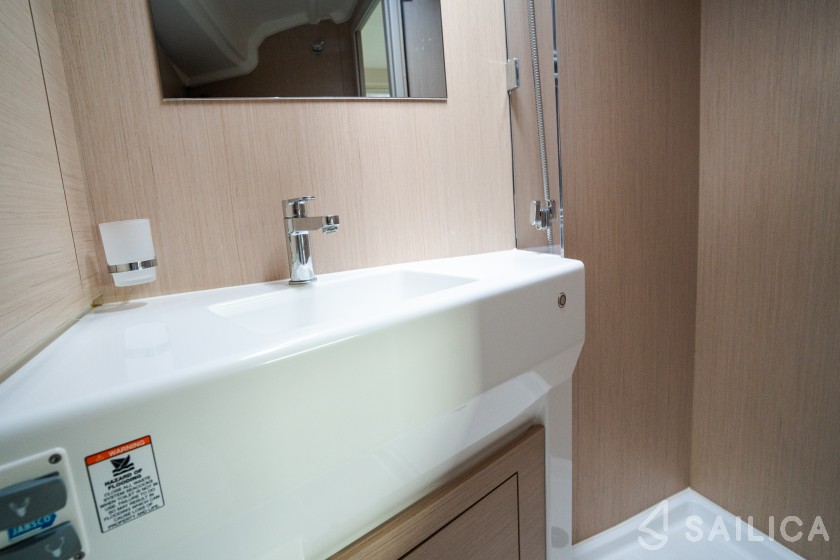 Oceanis 40.1 - Yacht Charter Sailica