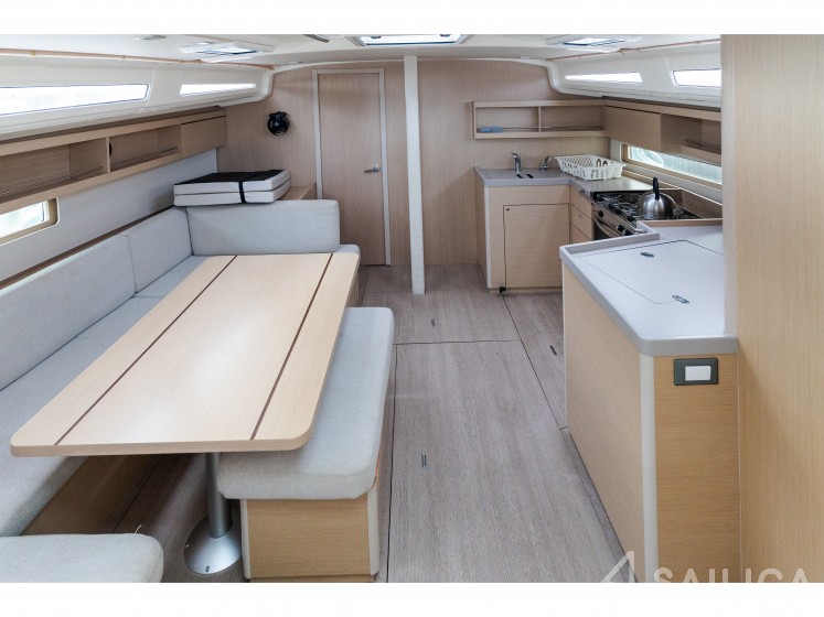 Oceanis 40.1 - Yacht Charter Sailica