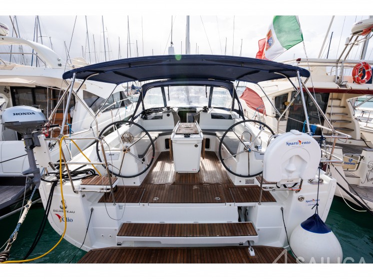 Oceanis 40.1 - Yacht Charter Sailica