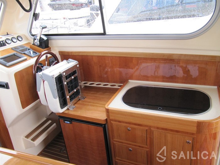 Damor 900 - Yacht Charter Sailica