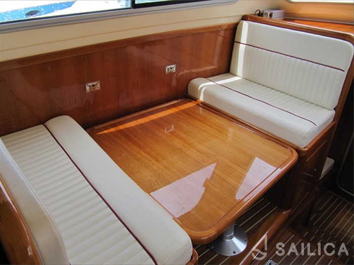 Damor 900 - Yacht Charter Sailica