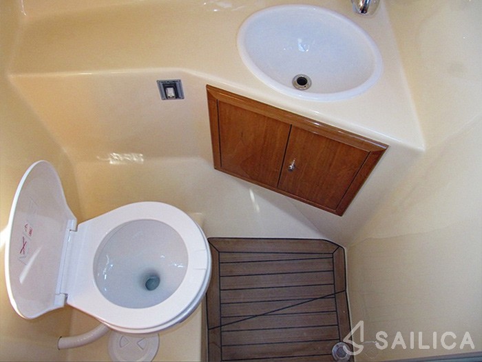 Damor 900 - Yacht Charter Sailica