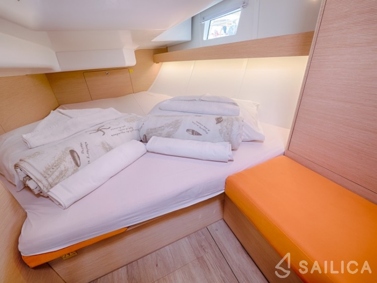 Elan 40 Impression - Yacht Charter Sailica
