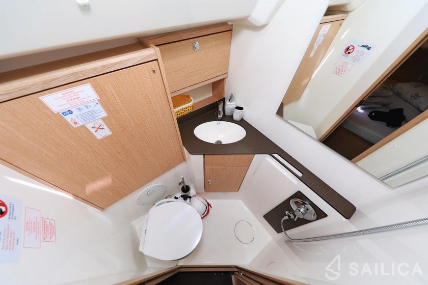 Bavaria 46 Cruiser - Yacht Charter Sailica