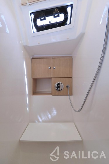 Bavaria 46 Cruiser - Yacht Charter Sailica