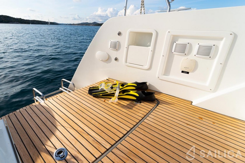 Lagoon 40 - Yacht Charter Sailica