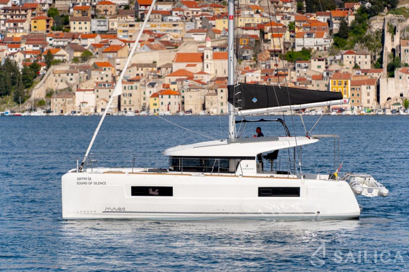 Lagoon 40 - Yacht Charter Sailica