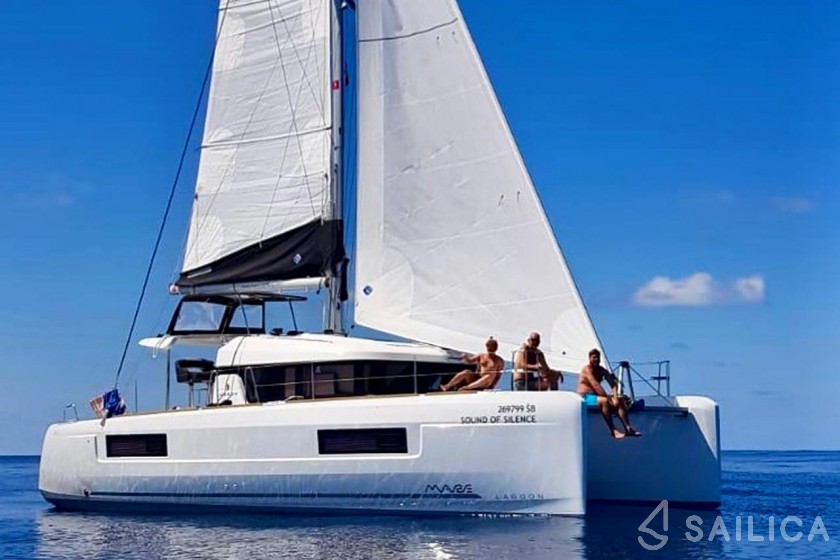 Lagoon 40 - Yacht Charter Sailica