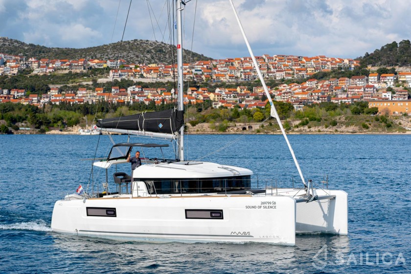 Lagoon 40 - Yacht Charter Sailica