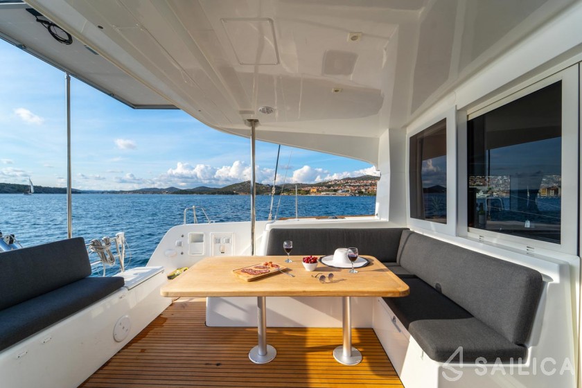 Lagoon 40 - Yacht Charter Sailica