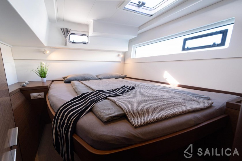 Lagoon 40 - Yacht Charter Sailica