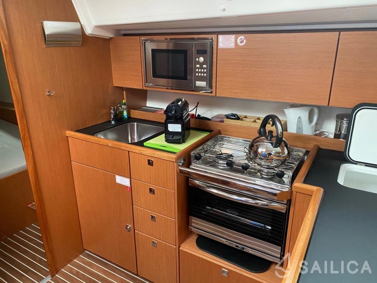 Bavaria C42 - Yacht Charter Sailica