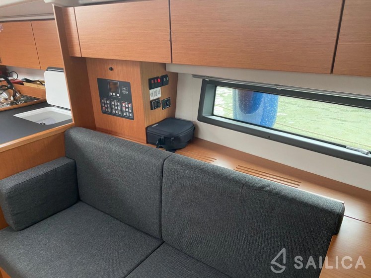 Bavaria C42 - Yacht Charter Sailica