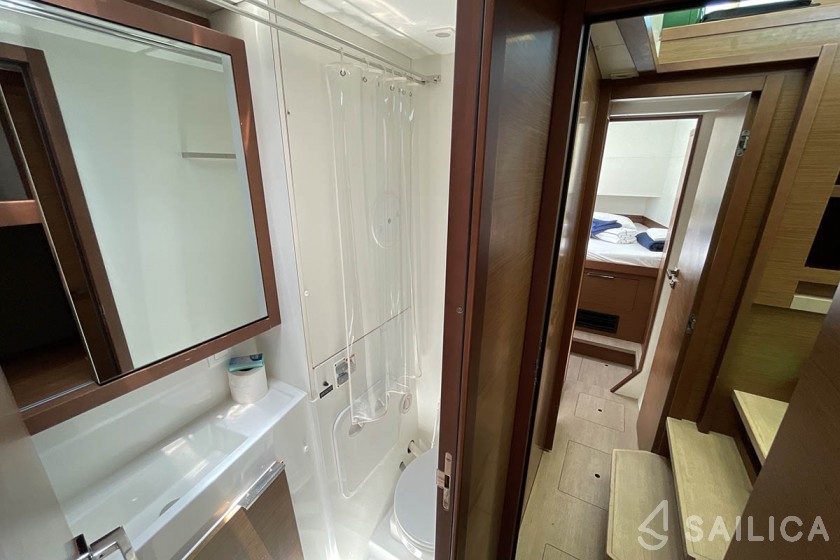 Lagoon 40 - Yacht Charter Sailica