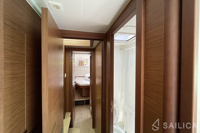 Lagoon 40 - Yacht Charter Sailica