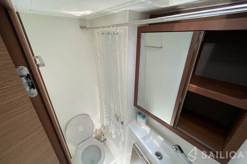 Lagoon 40 - Yacht Charter Sailica