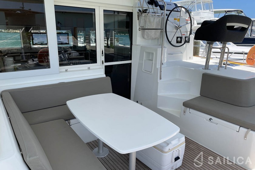 Lagoon 40 - Yacht Charter Sailica