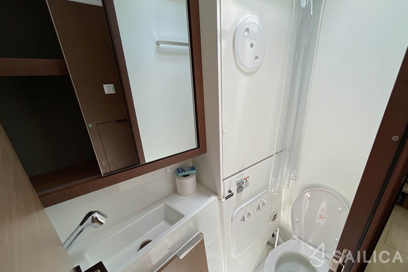 Lagoon 40 - Yacht Charter Sailica