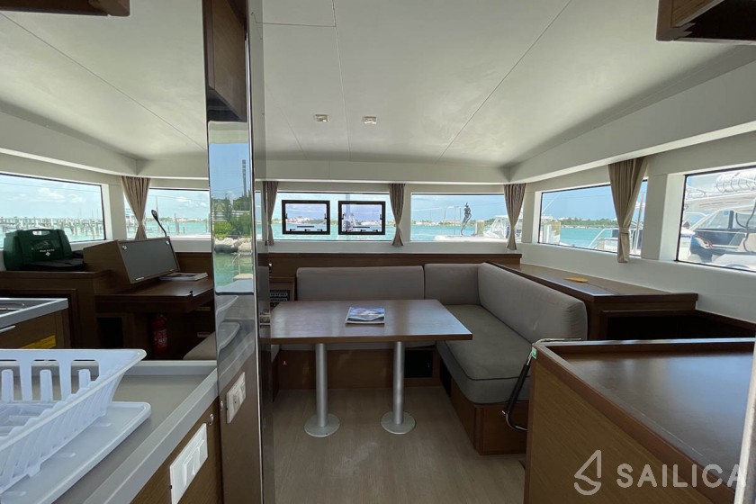 Lagoon 40 - Yacht Charter Sailica