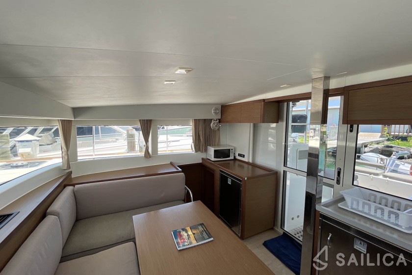 Lagoon 40 - Yacht Charter Sailica