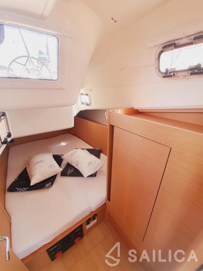 Sun Odyssey 410 - Yacht Charter Sailica