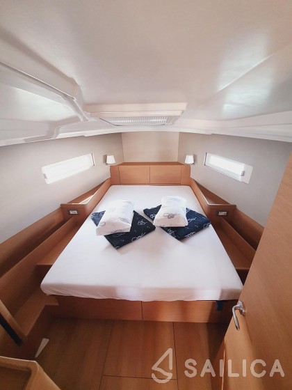Sun Odyssey 410 - Yacht Charter Sailica